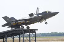 Hé lộ nguyên nhân tiêm kích F-35 lao xuống đất nổ tung