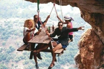 “Bủn rủn tay chân” trước chùm ảnh không dành cho người sợ độ cao