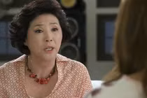 Mẹ chồng lấy hết tiền tết của con trai vì sợ con dâu mang về ngoại