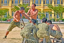 Thán phục võ nghệ "mình đồng da sắt" của Đặc công Việt Nam 