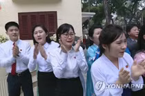 Người Triều Tiên ở Hà Nội khóc nức nở khi gặp Chủ tịch Kim Jong-un