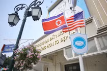 Phố phường Hà Nội được trang hoàng chuẩn bị cuộc gặp Trump-Kim