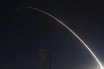 Video: Xem tên lửa đạn đạo Mỹ lao vút vút qua Thái Bình Dương