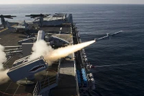 Điều chưa biết về "tấm khiên" tàu sân bay Mỹ sắp tới Đà Nẵng