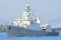 Tàu hộ vệ tên lửa 015-Trần Hưng Đạo thăm Trung Quốc