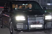 Tổng thống Putin lái xe đưa Tổng thống Ai Cập thăm đường đua F1