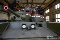 Kinh ngạc: Nga hồi sinh xe tăng đa tháp pháo duyệt binh 9/5