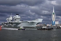 Tàu sân bay lớn nhất của Hải quân Anh lại ra khơi trong nghi kỵ