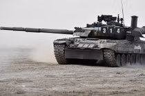 Báo Mỹ: "Xe tăng T-80 của Nga không phải trò đùa"