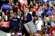 Tổng thống Mỹ vận động tranh cử giữa kỳ trong chặng đua nước rút