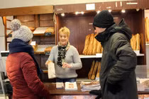 Làm việc không nghỉ, chủ tiệm bánh mì bị phạt 3.000 euro