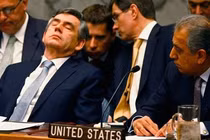 Tấm ảnh ngủ gật và cách chợp mắt ở Liên Hợp Quốc