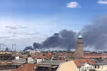 Chợ Đồng Xuân ở Berlin bốc cháy dữ dội