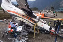 Máy bay đâm trực thăng, nhiều người thương vong