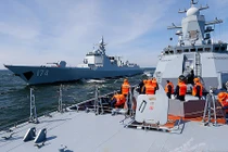 Hoành tráng tàu chiến Nga - Trung tập trận trên sân nhà NATO