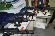 Sờ tận tay súng trường tấn công hiện đại nhất Việt Nam