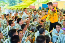 Mr. Đàm, Trường Giang vào trại giam làm điều đặc biệt ngày Tết