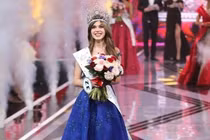 Nhan sắc vừa thơ ngây vừa gợi cảm của Hoa hậu Nga 2019