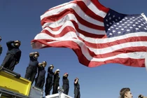 Người Mỹ tiếc thương sĩ quan cảnh sát hy sinh trong vụ xả súng