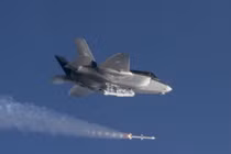 Báo Mỹ chê "cú đấm thép" của tiêm kích Sukhoi không hiệu quả