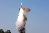 Triều Tiên phóng thử thành công tên lửa đạn đạo trong hôm 28/11