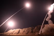 Iran bất ngờ trút "mưa" tên lửa đạn đạo xuống Syria