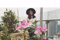 Nhờ bạn thân chụp ảnh hộ và cái kết “sang chấn tâm lý”