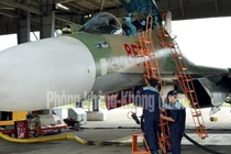 Lặng thầm nâng những cánh bay Su-30MK2 Việt Nam