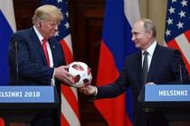 Quả bóng ông Putin tặng Tổng thống Trump có chứa chip truyền tín hiệu