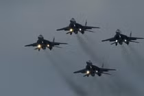 Nga tập hợp 840 máy bay dọc biên giới Ukraine, gia tăng căng thẳng