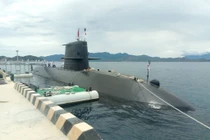 Tàu ngầm Phòng vệ Nhật Bản lần đầu tiên đến thăm Việt Nam