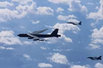 Chưa đầy một tuần, "pháo đài bay" B-52 tuần tra biển Đông hai lần