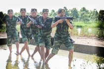 Mục kích trinh sát đặc nhiệm Việt Nam rèn quân với tiểu liên M-18