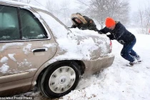 Bão tuyết dồn dập bờ Đông nước Mỹ "hóa đá"