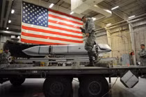 Bộ ba hạt nhân răn đe Mỹ chỉ còn đứng thứ hai thế giới