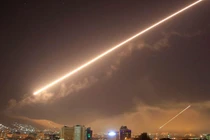 Syria đánh chặn tên lửa bay qua thủ đô Damascus trong đêm Giáng sinh