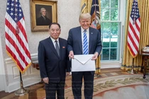 Bí ẩn kích thước bức thư ông Kim Jong-un gửi Tổng thống Mỹ