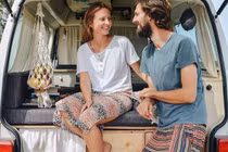 Ngưỡng mộ những cặp đôi dành cả tuổi thanh xuân để vòng quanh thế giới