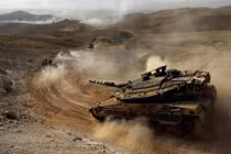 Xe tăng Israel trôi dốc gần 1km vì kíp lái ngủ bên trong