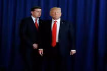 Trợ lý hàng đầu của ông Trump từ chức vì bạo hành vợ