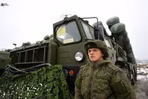 Cận cảnh dàn tên lửa S-400 Nga chĩa thẳng về phía Triều Tiên