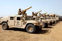 Tổng thống Trump “mát tay” xuất bán 6.500 tên lửa cho Ả-rập Xê-út