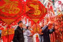 Người dân Trung Quốc háo hức chuẩn bị đón Tết Kỷ Hợi