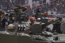 Kinh tế khủng hoảng trầm trọng, Venezuela vẫn tổ chức duyệt binh hoành tráng