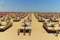 Choáng ngợp dàn vũ khí Ai Cập phơi mình giữa sa mạc