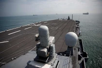 Đột nhập JS Kaga - tàu sân bay sạch nhất thế giới