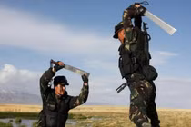 Kỳ lạ vũ khí “giắt lưng” cả trăm tuổi của đặc nhiệm Trung Quốc