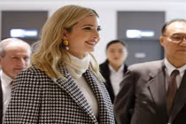 Bà Ivanka Trump được chào đón như "siêu sao" tại Seoul