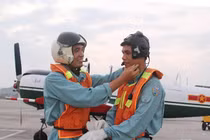 Một ngày huấn luyện của tân phi công Không quân VN