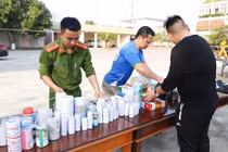 Hà Tĩnh: Học sinh giao nộp hơn 20kg pháo, thuốc pháo trước giao thừa